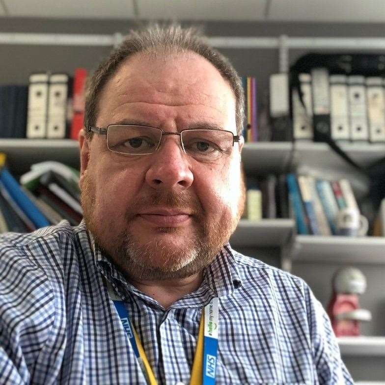 Mark Wills headshot